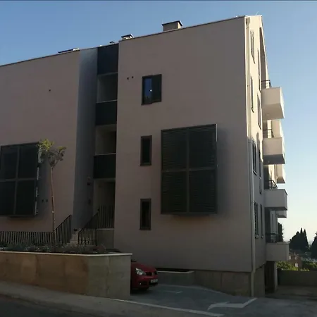 Regina - Free Parking Apartment *